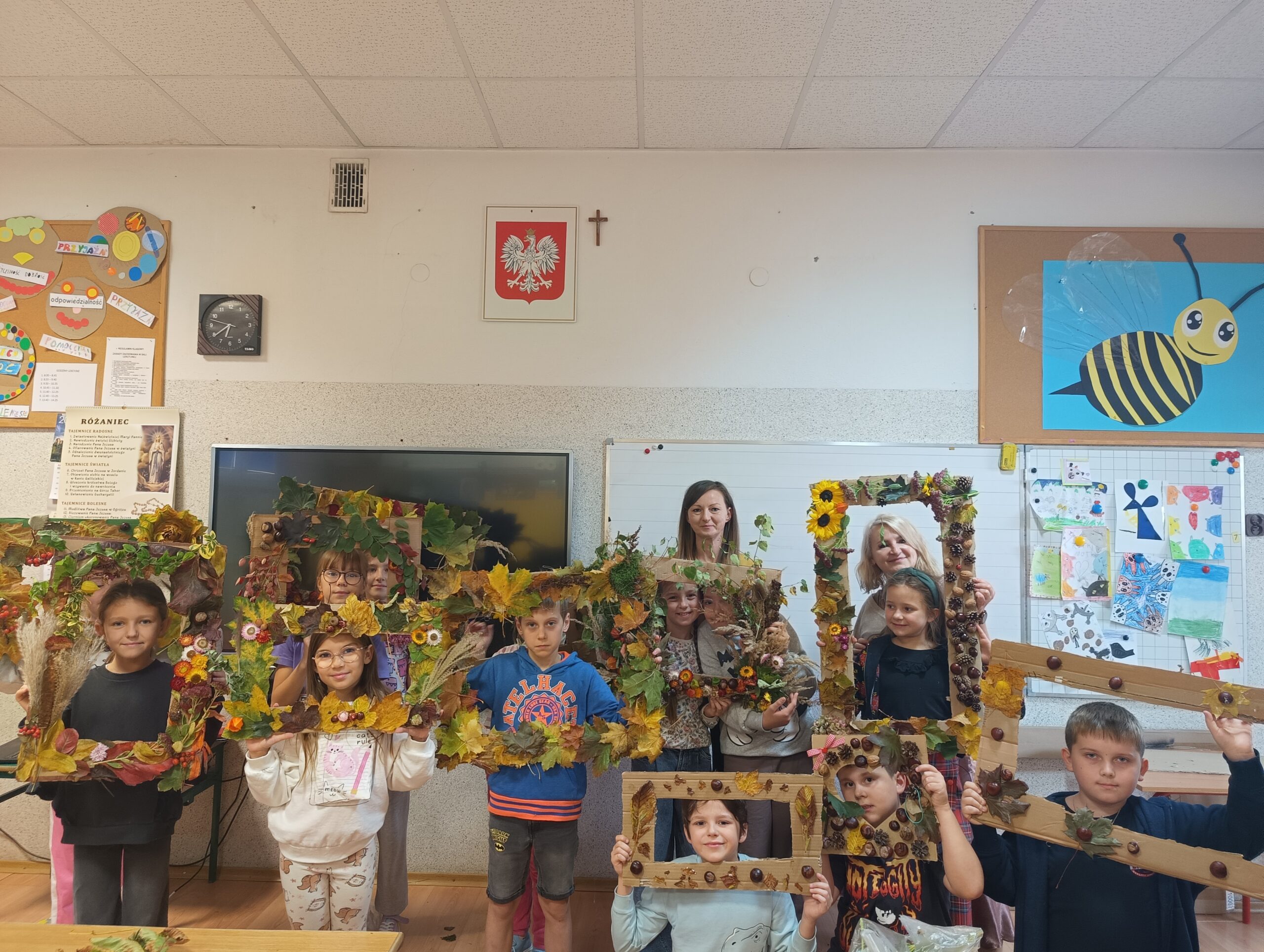 UCZNIOWIE Z KLASY 3 C ZATRZYMALI ZŁOTĄ POLSKĄ JESIEŃ