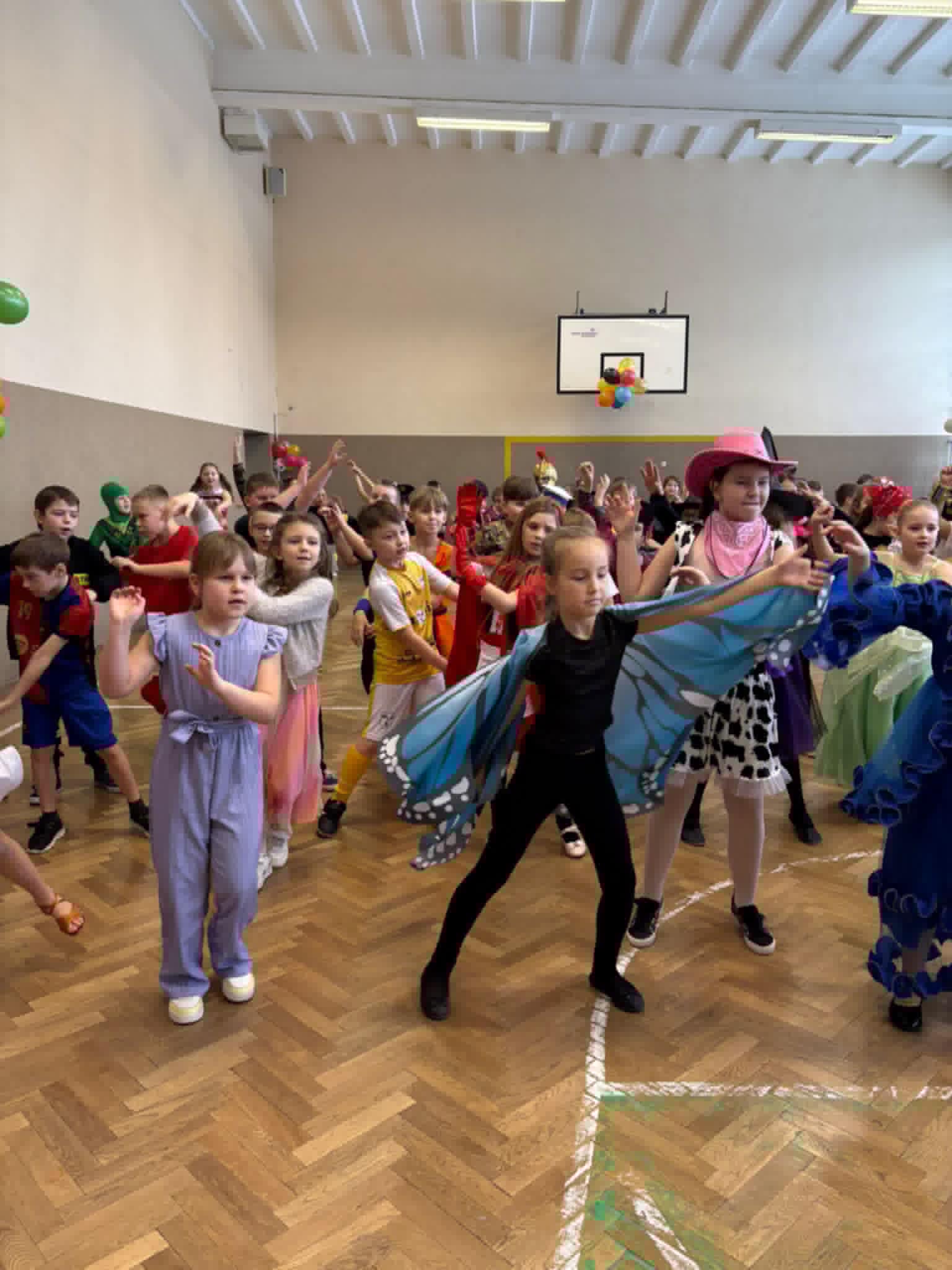 Zabawa karnawałowa w klasach I-III