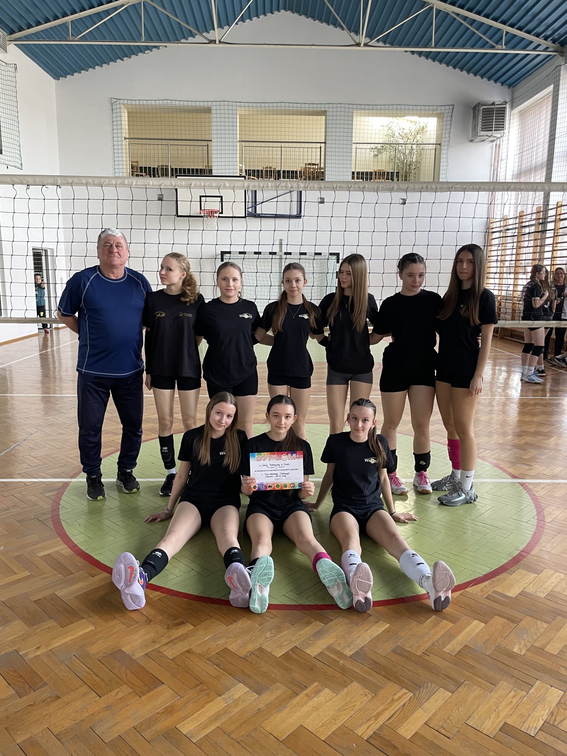 I miejsce w Rejonowych zawodach w piłce siatkowej dziewcząt