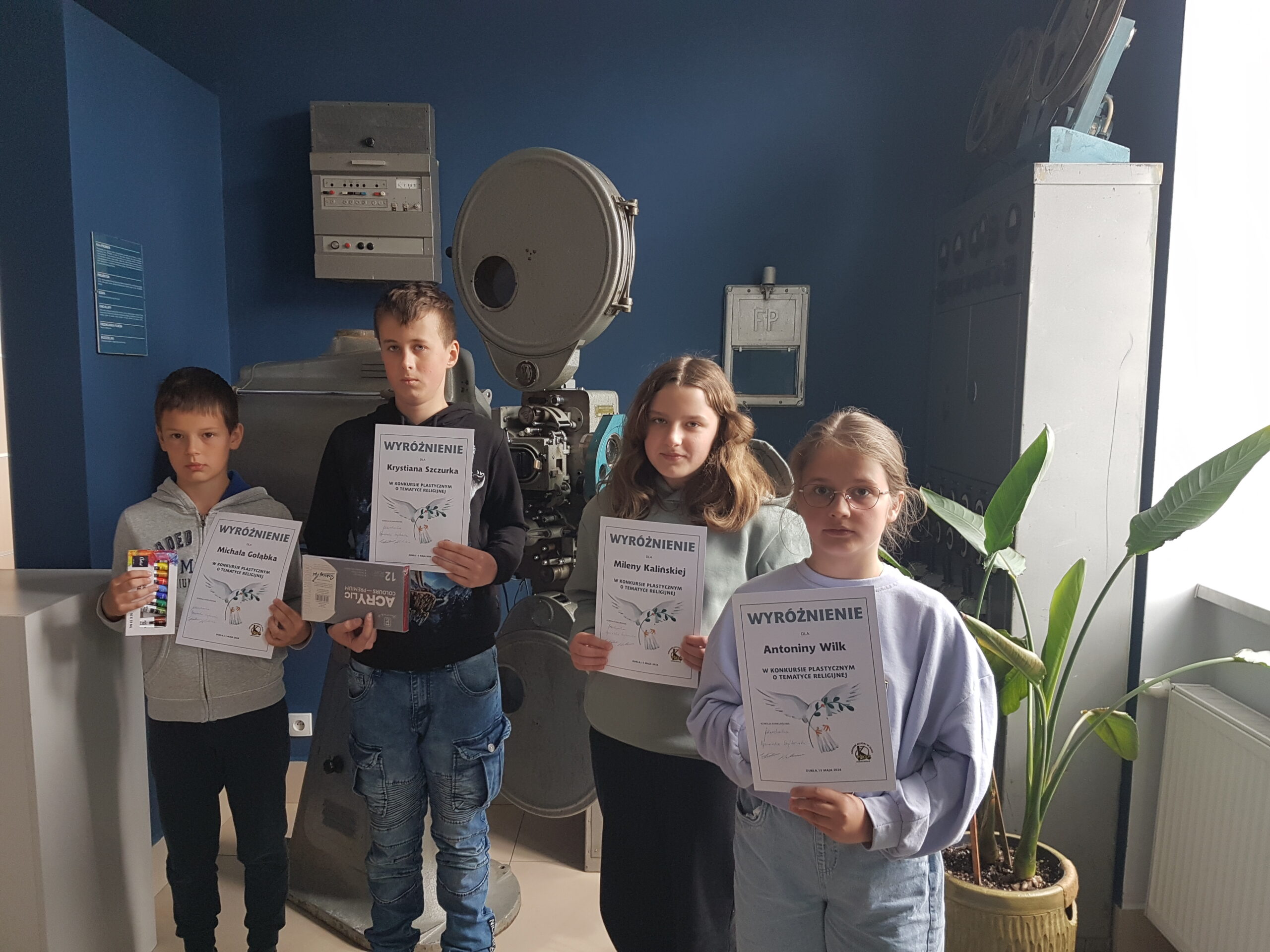 Laureaci konkursu plastycznego o tematyce religijnej